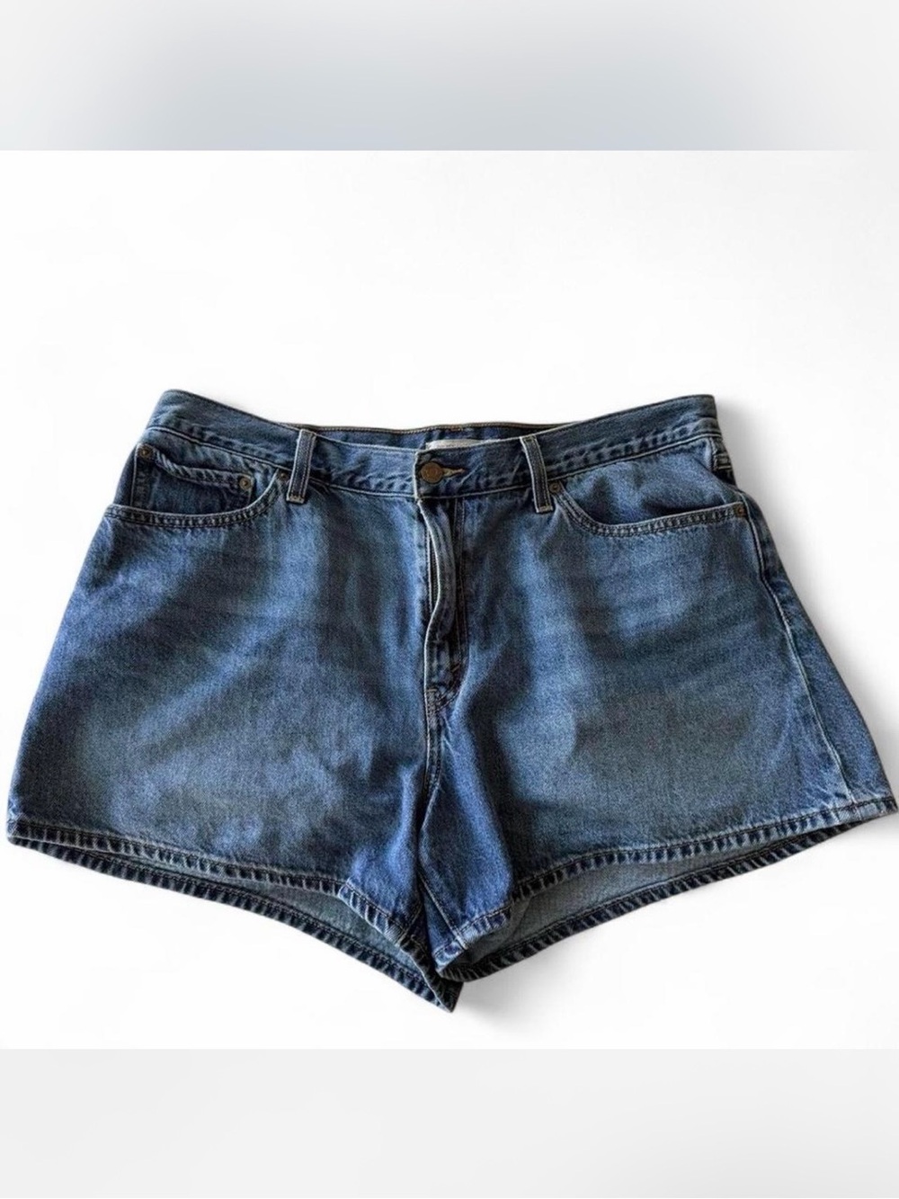 Levi’s Premium 80s Mom Shorts (33)